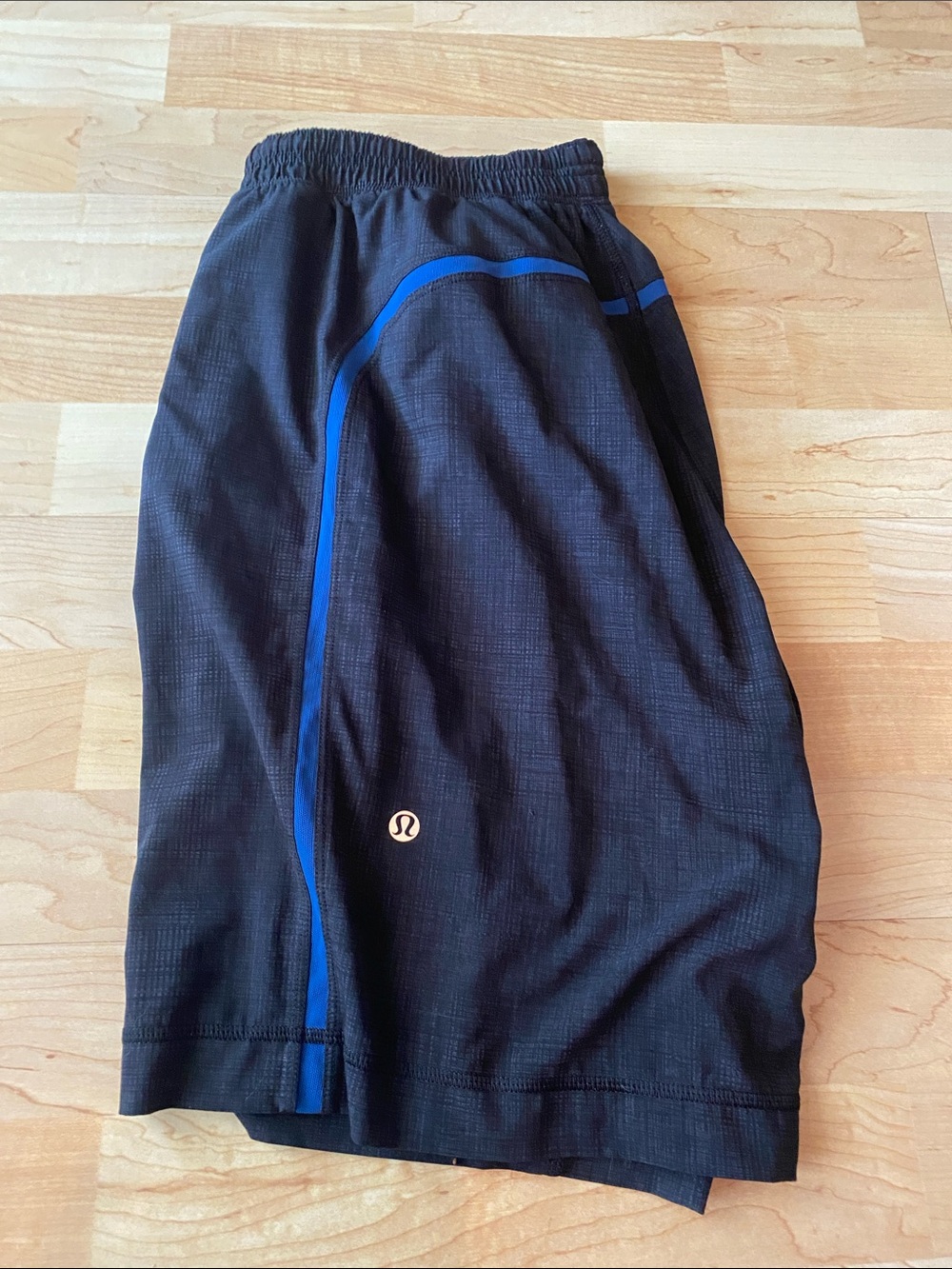 Men's Black XL Lululemon Athletic Shorts with Blue Side Stripe